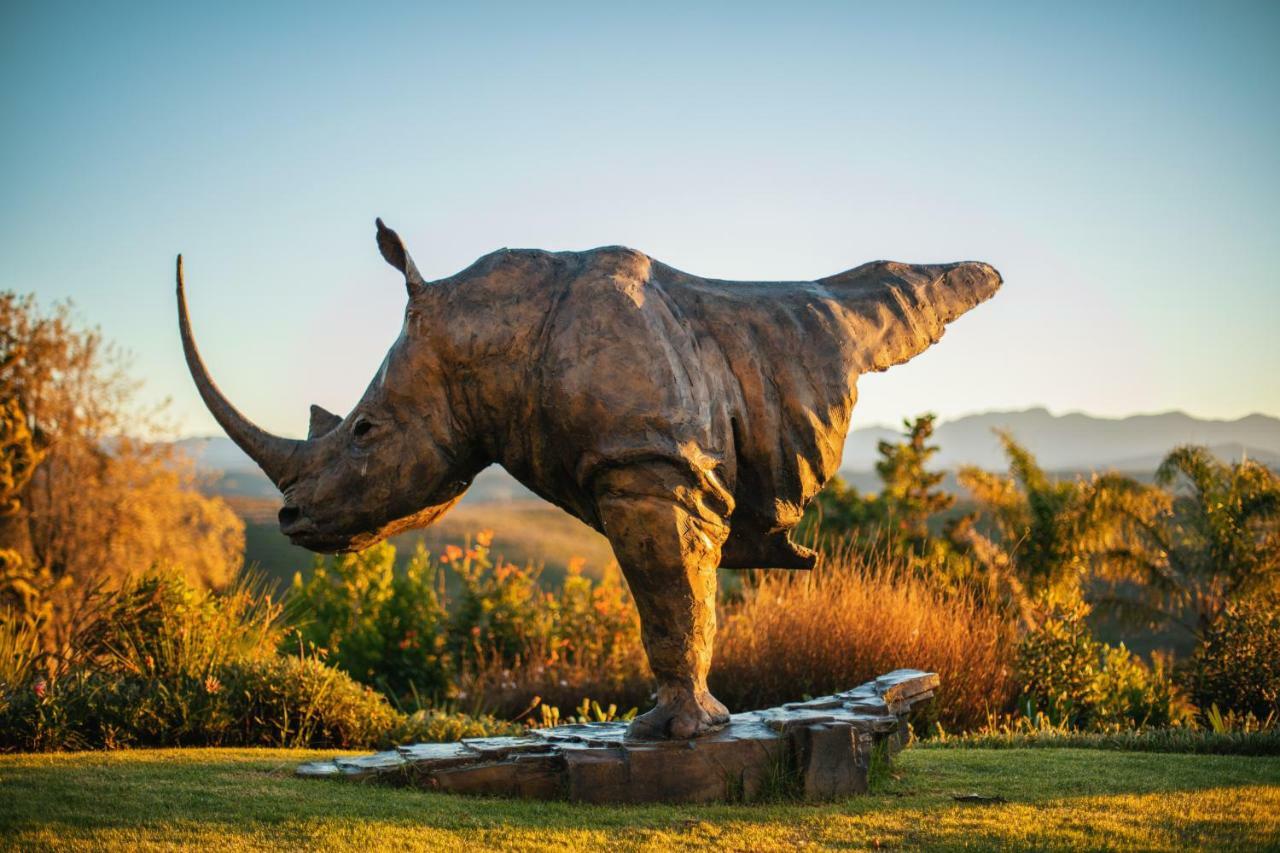 Sky Villa Boutique Hotel By Raw Africa Collection Plettenberg Bay Luaran gambar The sculpture of a white rhinoceros at the entrance of the park