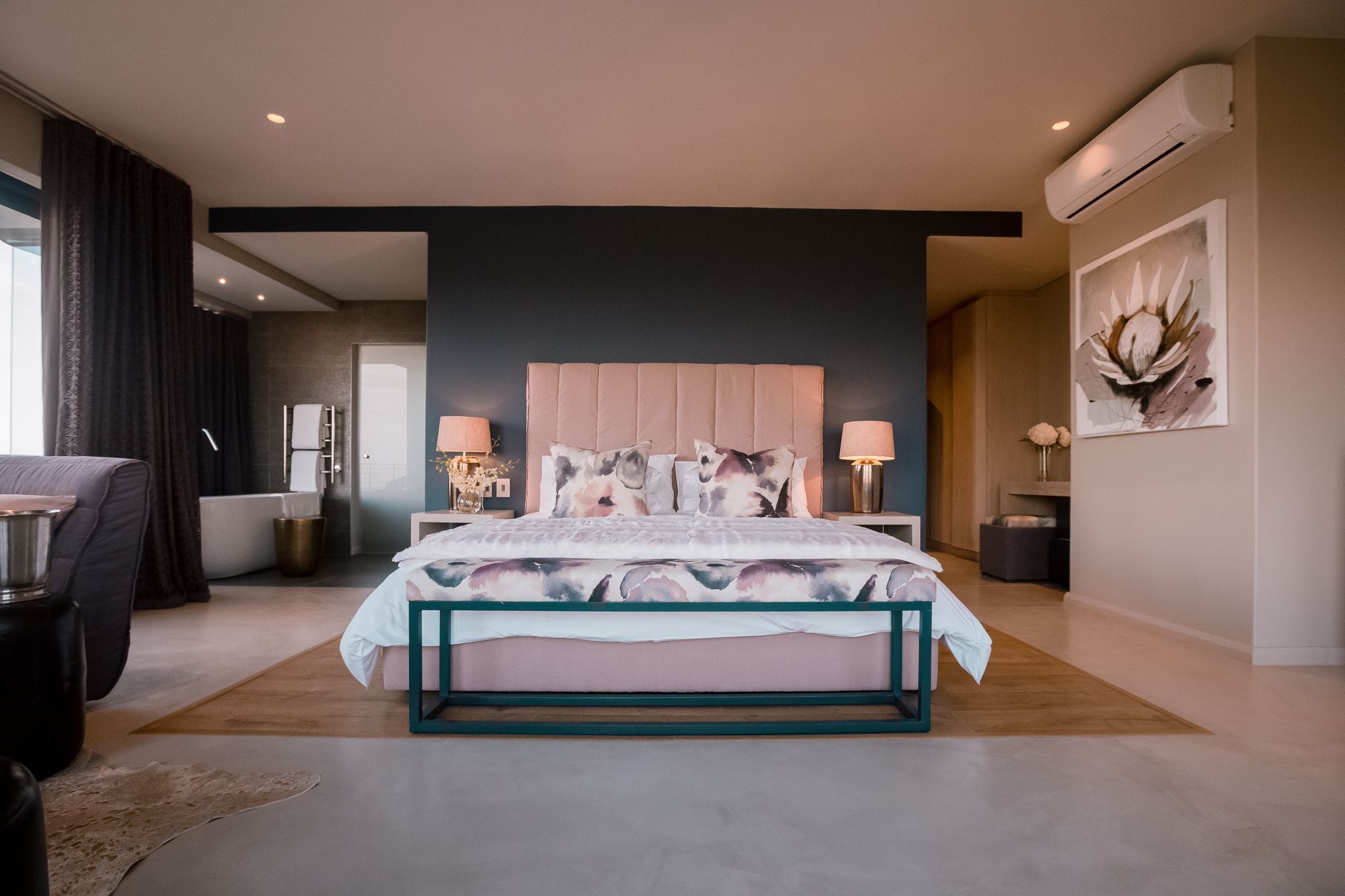 Sky Villa Boutique Hotel By Raw Africa Collection Plettenberg Bay Luaran gambar A bedroom at the Cape Town edition